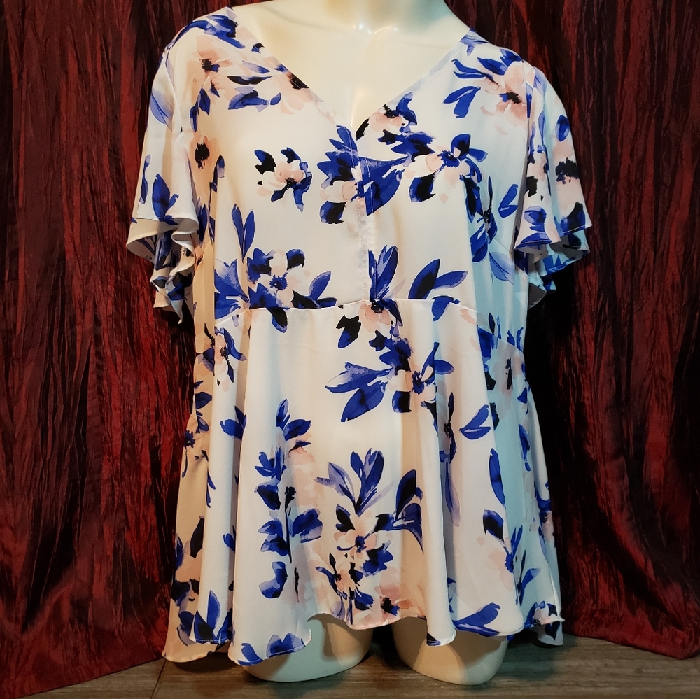 Torrid IVORY & BLUE FLORAL blouse